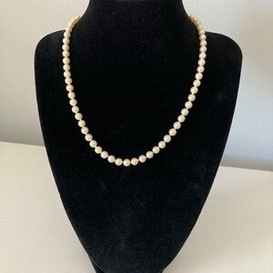 Cultured pearl necklace